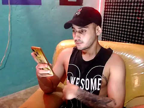 Snapshot of xxxxhotxoxo chatting on 12.20.24 xxxxhotxoxo online show from 12.20.24