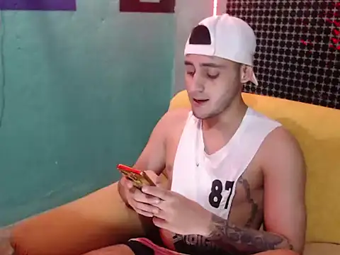 Snapshot of xxxxhotxoxo chatting on 12.20.24 xxxxhotxoxo online show from 12.20.24