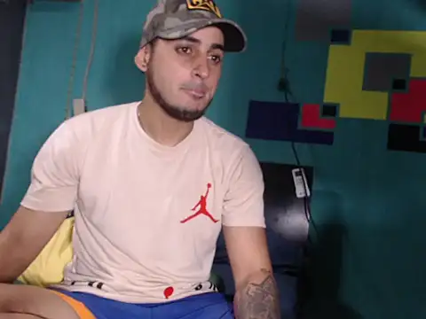 Snapshot of xxxxhotxoxo chatting on 11.18.25 xxxxhotxoxo online show from 11.18.25