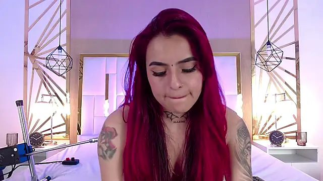 Snapshot of valeriee_millerr_ chatting on 02.08.25 valeriee millerr online show from 02.08.25