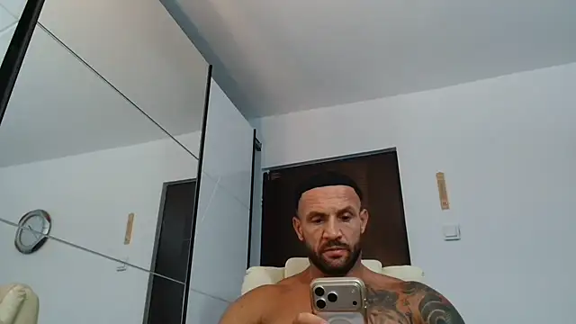 Snapshot of Magnificmuscles89 chatting on 06.26.26 Magnificmuscles89 online show from 06.26.26
