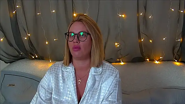 MariaNeumann online show from 10.26.25