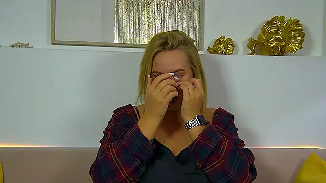 MariaNeumann online show from 11.21.25