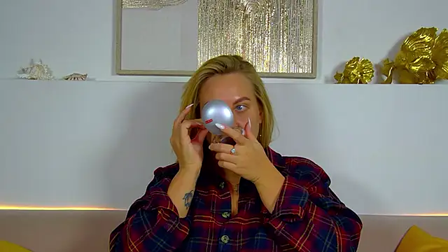 MariaNeumann online show from 11.28.25