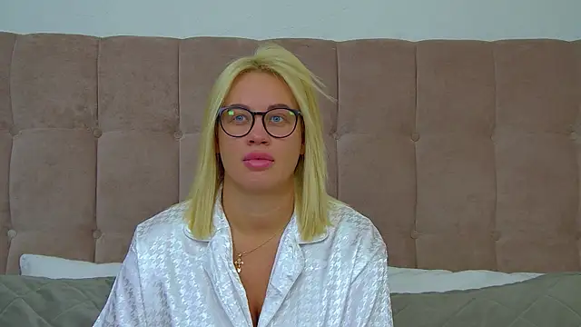 MariaNeumann online show from 02.12.26