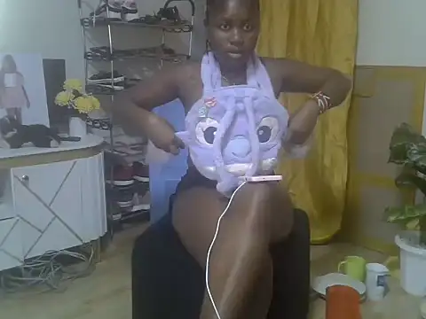 Snapshot of sweet_vine chatting on 07.20.26 sweet vine online show from 07.20.26