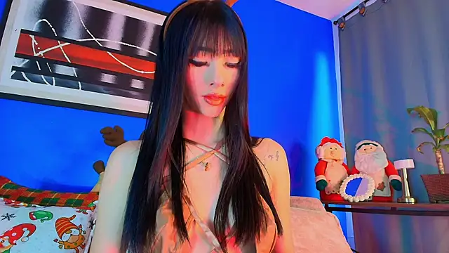 liccy hall online show from 12.04.25