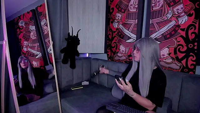 JadeyKhada online show from 10.26.25