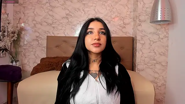 Leiaa  online show from 12.15.24