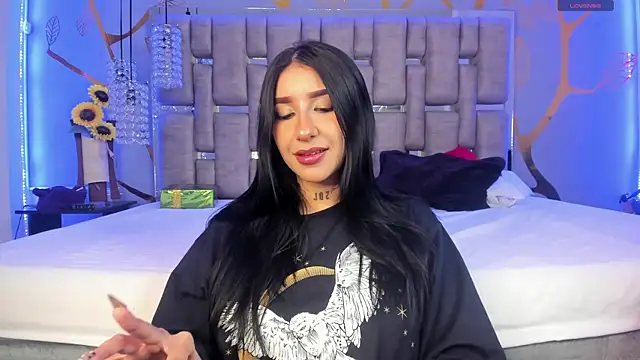 Leiaa  online show from 01.04.25