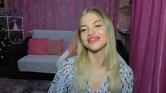 Snapshot of EmmyMills chatting on 12.05.24 EmmyMills online show from 12.05.24