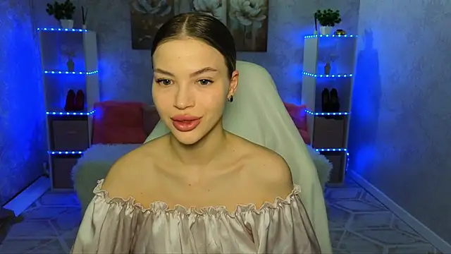 Snapshot of EmmyMills chatting on 02.06.26 EmmyMills online show from 02.06.26