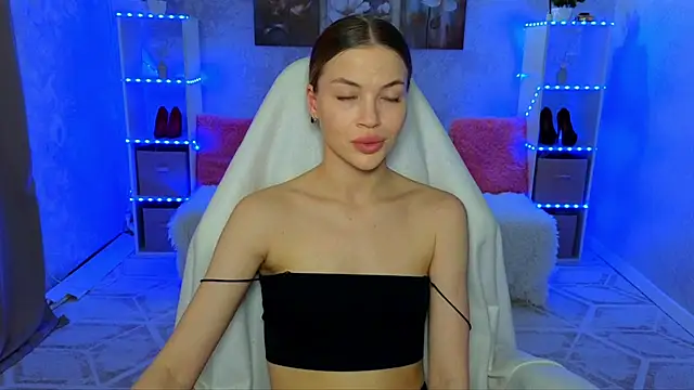 Snapshot of EmmyMills chatting on 02.08.26 EmmyMills online show from 02.08.26