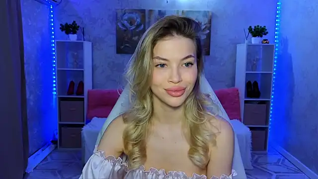 Snapshot of EmmyMills chatting on 02.11.26 EmmyMills online show from 02.11.26