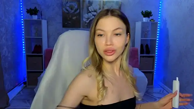 Snapshot of EmmyMills chatting on 02.20.26 EmmyMills online show from 02.20.26