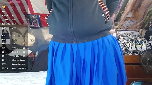 Snapshot of cosmicjones chatting on 11.04.25 cosmicjones online show from 11.04.25