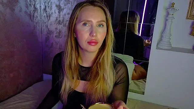 Snapshot of lexy_a chatting on 11.18.25 lexy a online show from 11.18.25