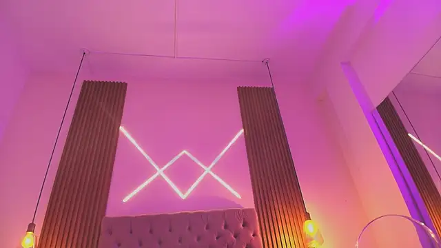 Sophia turneer online show from 10.15.25