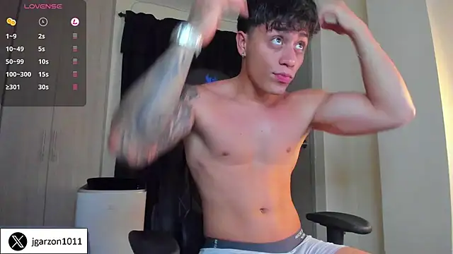 Snapshot of _joansoto chatting on 12.04.24 joansoto online show from 12.04.24