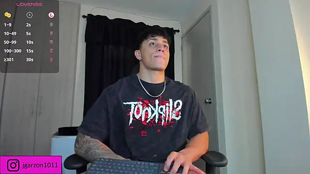 Snapshot of _joansoto chatting on 12.18.24 joansoto online show from 12.18.24