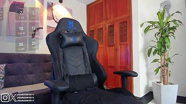 Snapshot of _joansoto chatting on 09.09.25 joansoto online show from 09.09.25