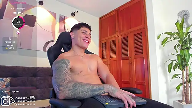 Snapshot of _joansoto chatting on 09.15.25 joansoto online show from 09.15.25