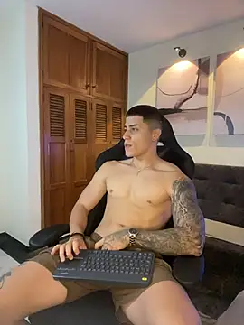 Snapshot of _joansoto chatting on 12.02.25 joansoto online show from 12.02.25