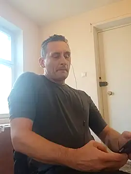 Snapshot of Viause_Kentauelle chatting on 02.17.25 Viause Kentauelle online show from 02.17.25