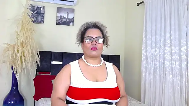 Snapshot of SammyHank chatting on 12.18.25 SammyHank online show from 12.18.25