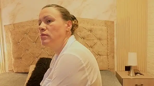 charlotte  G online show from 11.08.25