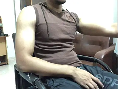 Snapshot of Zeuhorny chatting on 12.20.25 Zeuhorny online show from 12.20.25