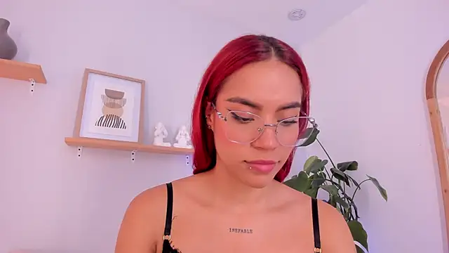 Snapshot of Scarlett_Morgan_ chatting on 02.10.25 Scarlett Morgan online show from 02.10.25