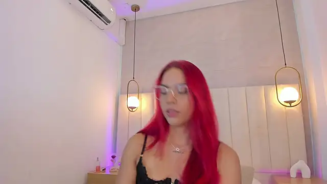 Snapshot of Scarlett_Morgan_ chatting on 09.22.25 Scarlett Morgan online show from 09.22.25