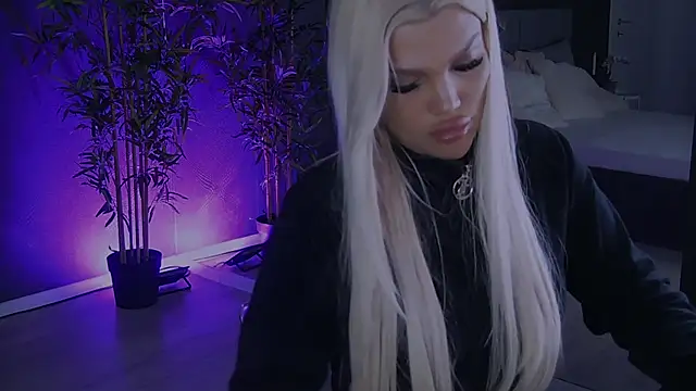 Snapshot of shayblonde chatting on 01.28.25 shayblonde online show from 01.28.25