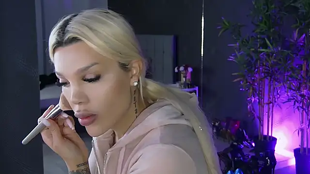 Snapshot of shayblonde chatting on 03.14.25 shayblonde online show from 03.14.25