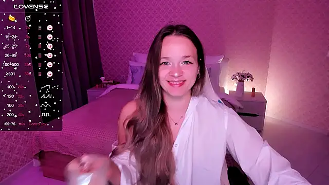 Snapshot of SherillBrill chatting on 12.08.24 SherillBrill online show from 12.08.24