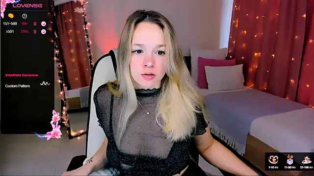 Snapshot of SherillBrill chatting on 03.01.25 SherillBrill online show from 03.01.25
