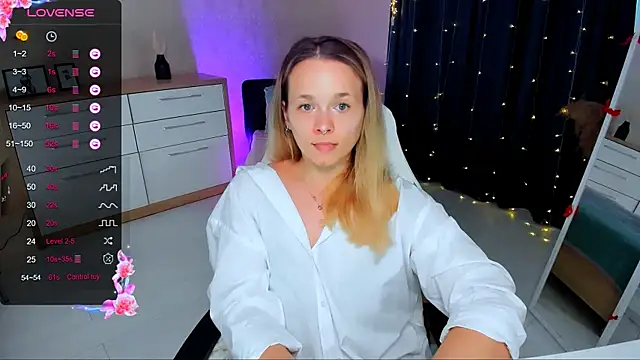 Snapshot of SherillBrill chatting on 03.12.25 SherillBrill online show from 03.12.25