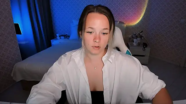 Snapshot of SherillBrill chatting on 09.10.25 SherillBrill online show from 09.10.25