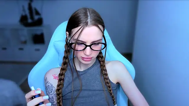 StellaLawless online show from 10.11.25