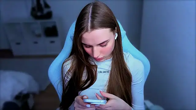 StellaLawless online show from 10.23.25