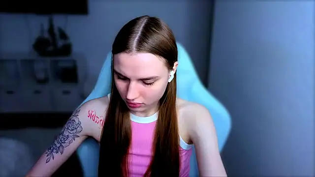 StellaLawless online show from 10.30.25