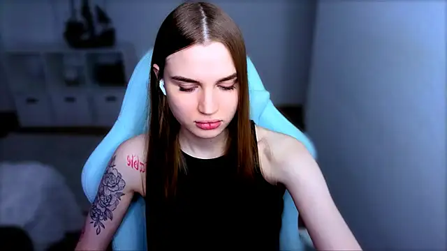 StellaLawless online show from 11.04.25