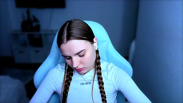 StellaLawless online show from 12.04.25