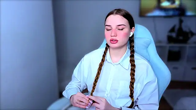 StellaLawless online show from 12.14.25