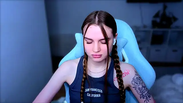 StellaLawless online show from 12.17.25