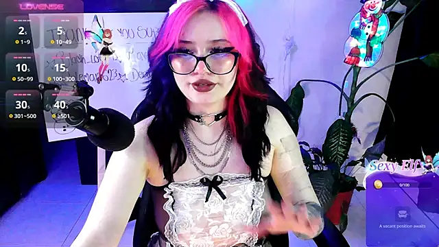 Snapshot of annie_berry chatting on 12.19.24 annie berry online show from 12.19.24