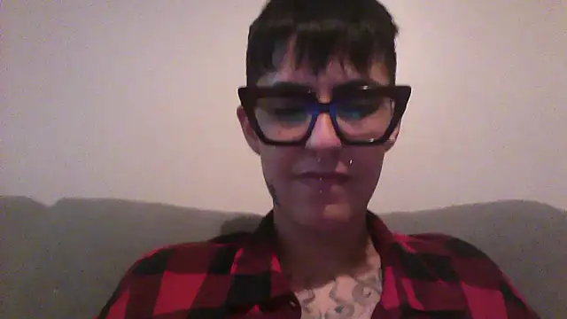 Snapshot of nickfxx chatting on 10.21.25 nickfxx online show from 10.21.25