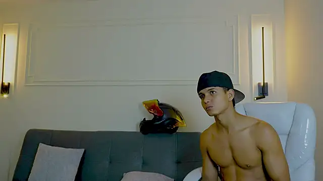 Snapshot of Paradise_boy_s chatting on 01.29.25 Paradise boy s online show from 01.29.25
