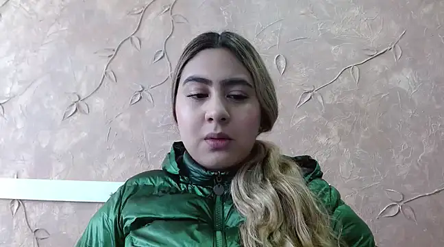 Miabonnett  online show from 02.20.25